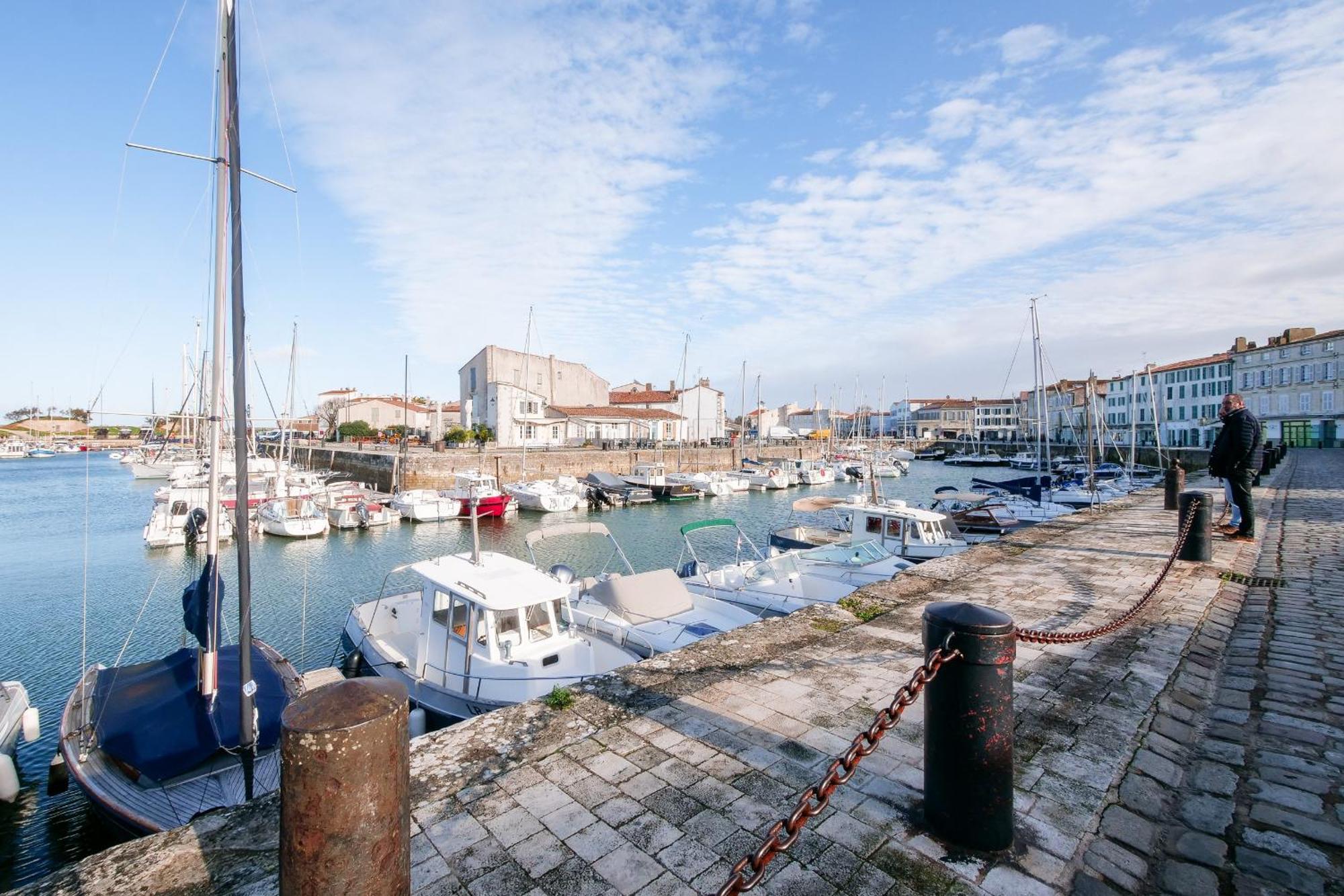 La Suite 24 - Studio Avec Terrasse A 100M Du Port De Saint-Martin-De-Re Luaran gambar